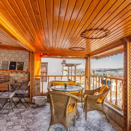 The Astra فندق *