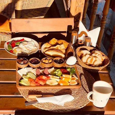 The Astra Κωνσταντινούπολη