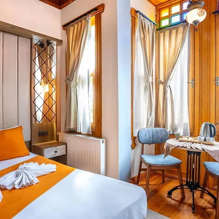 The Astra Κωνσταντινούπολη